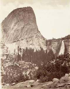 Freiheitsmütze und Nevada Fall, Yosemite, ca. 1872, gedruckt ca. 1876 von Carleton E. Watkins.