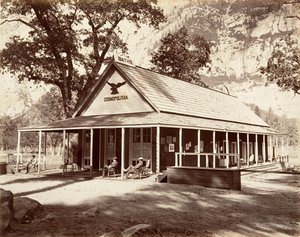 Kosmopolitischer Salon, ca. 1872, gedruckt ca. 1876 von Carleton Emmons Watkins