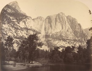 Yosemite Falls, Flussansicht, 2637 Fuß, 1861 von Carleton Emmons Watkins