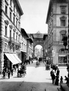 Via Strozzi, Florenz, ca. 1890 von Carlo Brogi