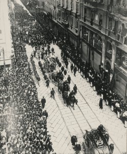 Begräbnisse der Erzherzöge Franz Ferdinand von Österreich und seiner Frau, die am 28. Juli in Sarajevo getötet wurden von Carlo Wulz