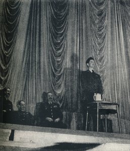 Flugleutnant J. Nicholson betont die Bedeutung von Disziplin für Kadetten, 1941