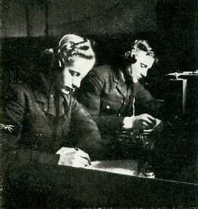 Im Signaldienst, um 1943