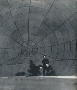 Die WAAFS arbeiten an einem Ballon, 1941