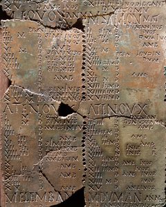 Kalender auf Bronzeplatten, aus Coligny von Celtic