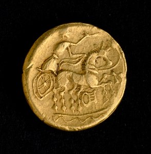 Keltische Kunst: Statere der Sequani, Goldmünze - Darstellung eines Mannes, der einen Wagen fährt (?), 3.-2. Jahrhundert v. Chr. - Paris, B.N. - Keltische Kunst: Mann, der einen Streitwagen fährt - Goldmünze, Statere der Sequani, 3.-2. Jahrhundert v. Chr.  von Celtic