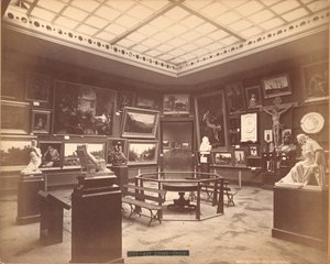 Ansicht des Kunstanbaus im spanischen Abschnitt der Centennial-Ausstellung von Centennial Photographic Co.