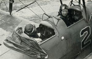 RAF-Pilot lernt während des Zweiten Weltkriegs fliegen, 1941 von Charles Brown