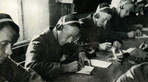 Ausbildung in Telekommunikation, 1941 von Charles Brown