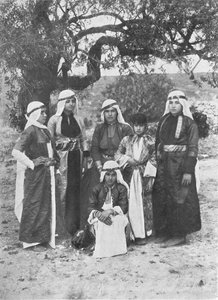 Gruppe von Drusen Damen, ca. 1913 von Charles J. S. Makin