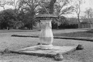 Eine Marmorsonnenuhr von Charles Latham