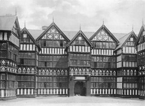 Teile der Südfassade von Charles Latham