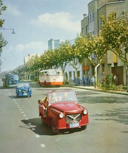 Miniaturtaxis ersetzen Rikscha in Shanghai, China von Chinese Photographer
