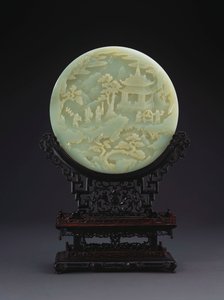Ein weißer Jade-Rundtischschirm, der Gelehrte zeigt, die sich einem Pavillon nähern