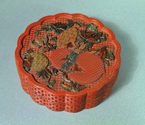 Schachtel mit ocker-, grün- und brauner Dekoration, 18. Jahrhundert von Chinese School