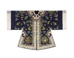 Bestickter mitternachtsblauer Han-Frauen-Übermantel, waitao, 3. Viertel des 19. Jahrhunderts von Chinese School