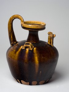 Hu mit Hühnerkopfschmuck, Östliche Jin-Dynastie, 317-420