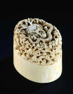 Kaiserliches Siegel mit einem Drachen, der eine Perle der Weisheit bewacht von Chinese School