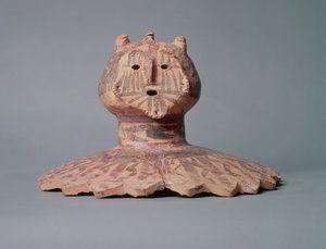 Deckel eines Yangshao-Topfes, möglicherweise das Gesicht eines Schamanen darstellend, Yangshao-Periode, ca. 2500 v. Chr. von Chinese School