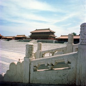 Ansicht der zentralen Rampe, die von der Halle der höchsten Harmonie führt, Ming-Dynastie 1420