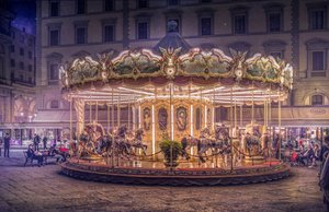 Träumerisches Stadtkarussell von Christian MARCEL