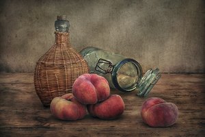 Rustikale Pfirsiche Stillleben