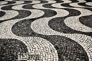 Welliges Kopfsteinpflaster-Mosaik von Christina Sillen