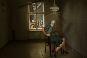 Unheimliche Gasmaske Frau