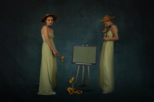 Elegante Frauen und Sonnenblumen von Christine von Diepenbroek