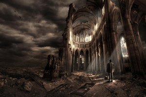 Mann in ruinierter Kathedrale von Christophe Kiciak