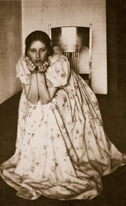 Mädchen in einem geblümten Kleid, ca. 1910