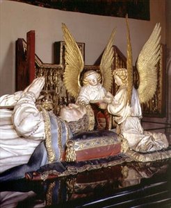 Detail der Effigie und zwei Engel, vom Grabmal Philip der Kühne, Herzog von Burgund (1342-1404), von Jean de Marville (gest. 1389), Claus Sluter (gest. 1405/6) und Claus de Werve (ca. 1380-1439), in Auftrag gegeben für das Kloster Champmol von Claus and Marville Jean de Sluter