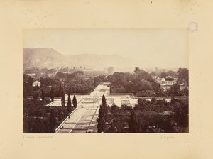Jaypur; Blick auf die Palastgärten und die Festung, vom Palast aus