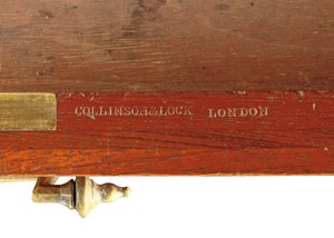 Mittelviktorianischer gotischer geschnitzter Walnuss- und Messing-seitenschrank, Detail, spätes 19. Jahrhundert von Collinson and Lock
