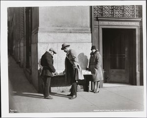 Blinder Zeitungsverkäufer, Aaron Weintraub, an seinem Stand an der südöstlichen Ecke der 7th Avenue & 32nd Street