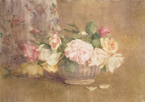 Eine Schale mit rosa, gelben und weißen Rosen