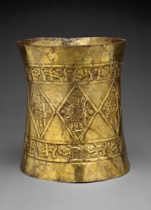 Krone, die Herrscher oder Götter darstellt, die zeremonielle Stäbe halten, 800-1350 n. Chr. von Culture Sicán