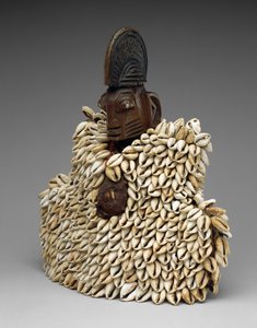 Zwillingsfigur (ere ibeji) mit Gewand