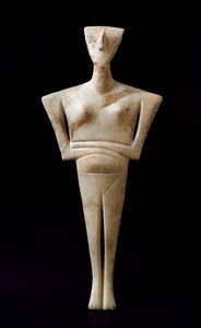 Kunst der Kykladen: weibliche Figur. Marmoridol von Syros. 3000 v. Chr. Kykladische Zivilisation (-3200 bis -2000) Athen, Nationales Archäologisches Museum