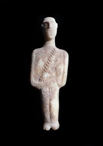 Männliches Idol, schematische Figur. Weiße Marmorskulptur mit Ocker-Einlagen, 3200-2000 v. Chr. von Cycladic Cycladic