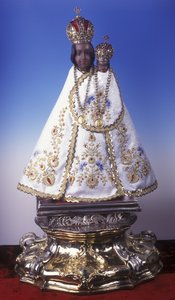 Statuette der Jungfrau Maria von Svatá Hora (Holz, Metall und Stoff) von Czech School