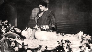 Matheson Lang und Nora Kerin in einer Szene aus Romeo und Julia, 1908