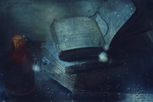 Alte Bücher Regentag von Delphine Devos