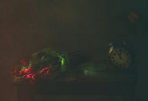 Rote Tulpen und Zeit