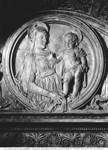 Madonna und Kind des Denkmals für Carlo Marsuppini von Desiderio da Settignano