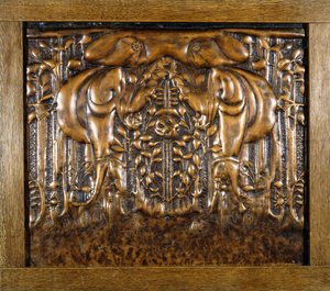 Dekoratives Bleipaneel in Hochrelief, zwei stilisierte Jungfrauen darstellend von Donald McKay Stoddart