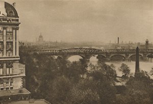 Adelphi Terrace mit Blick auf den Fluss ostwärts vom Hotel Cecil zur Tower Bridge, ca. 1935 von Donald McLeish