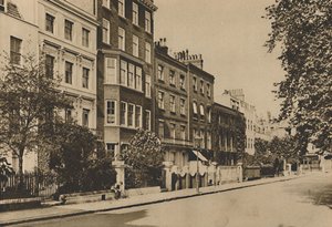 Kensington Square, der immer noch den Frieden von zwei Jahrhunderten bewahrt, um 1935 von Donald McLeish