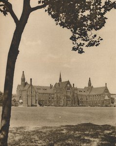 Eine der öffentlichen Schulen Londons: St. Pauls von den Spielfeldern, um 1935 von Donald McLeish
