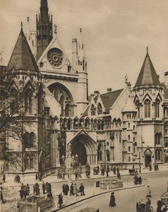 Royal Courts of Justice von einem Fenster an der Ecke der Essex Street